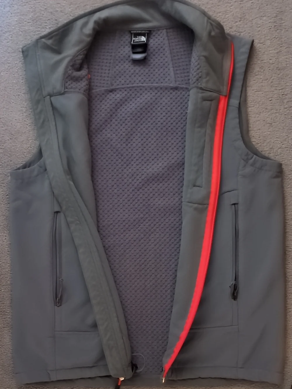 The North Face Men M Gray Softshell Vest with Coral Zip Accents